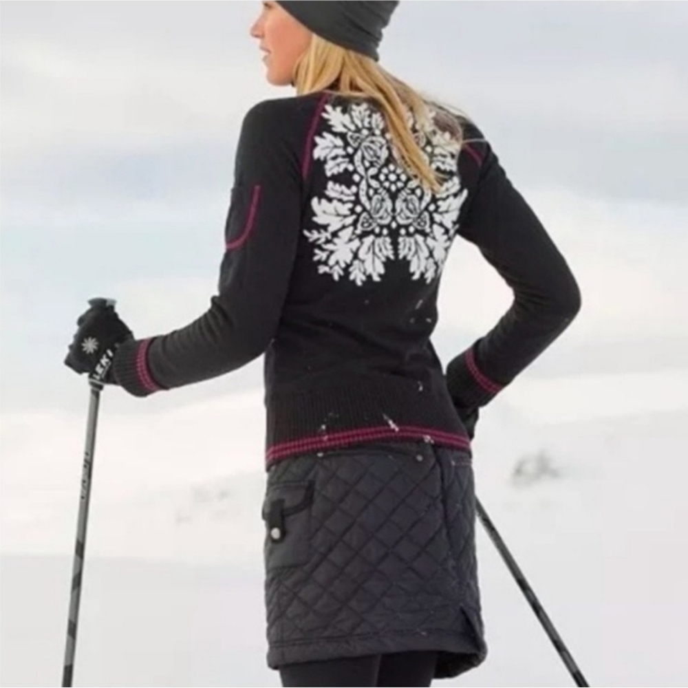 Athleta Black Quilted Mini Skirt with Pink Trim
